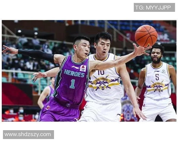 姚明与巩晓彬亲密互动引发球迷热议共同回忆篮球岁月