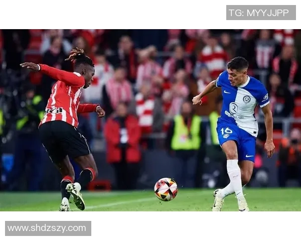 国王杯激战里昂与那不勒斯握手言和帽子戏法引发全场热烈反响