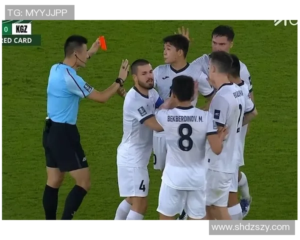 足总杯激战巴萨逆转拜仁红牌事件引发全场热议与争议