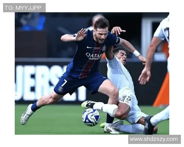 足总杯激战莱比锡狂胜巴黎圣日耳曼神扑引发争议判罚全场沸腾 足总杯激战莱比锡狂胜巴黎圣日耳曼神扑引发争议判罚全场沸腾