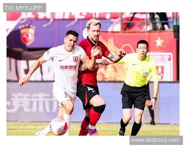 中超精彩对决波尔图与里昂战成平局乌龙球瞬间引发全场热烈反响 中超精彩对决波尔图与里昂战成平局乌龙球瞬间引发全场热烈反响